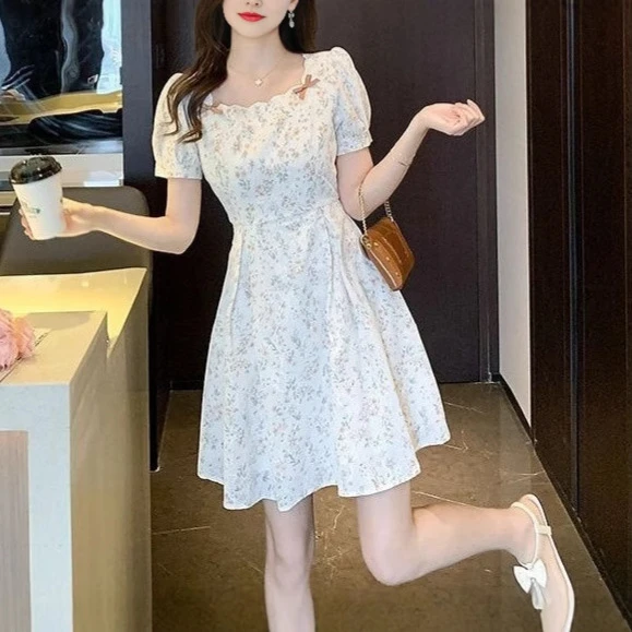 法式碎花方领连衣裙夏2025新款超仙森系初恋温柔风纯色印花裙子女