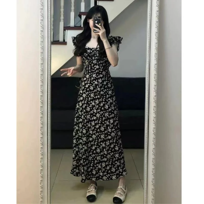 法式赫本风黑色碎花小飞袖连衣裙女夏季收腰显瘦长裙