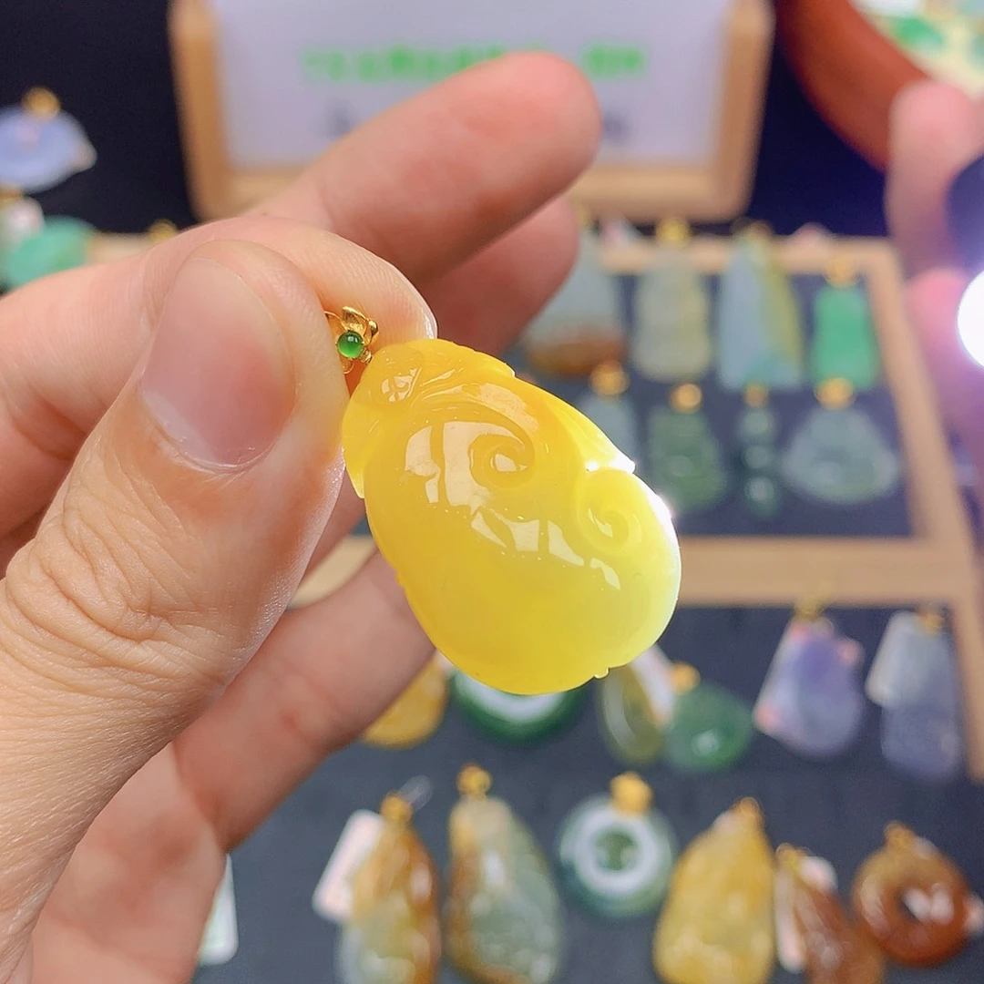 翡翠18K金镶嵌颈饰翡翠