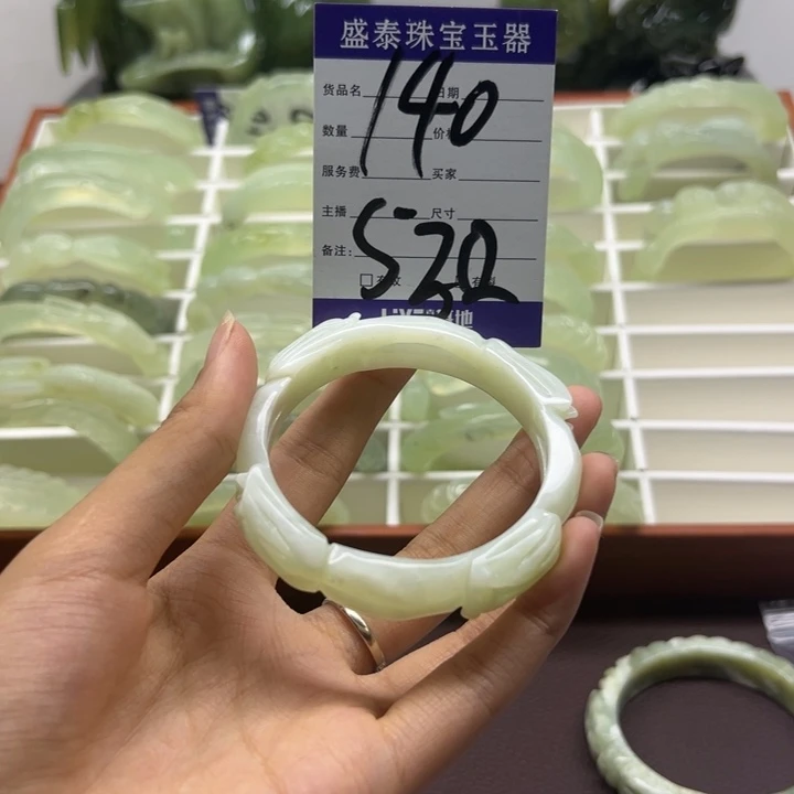 蛇纹石玉未镶嵌手镯