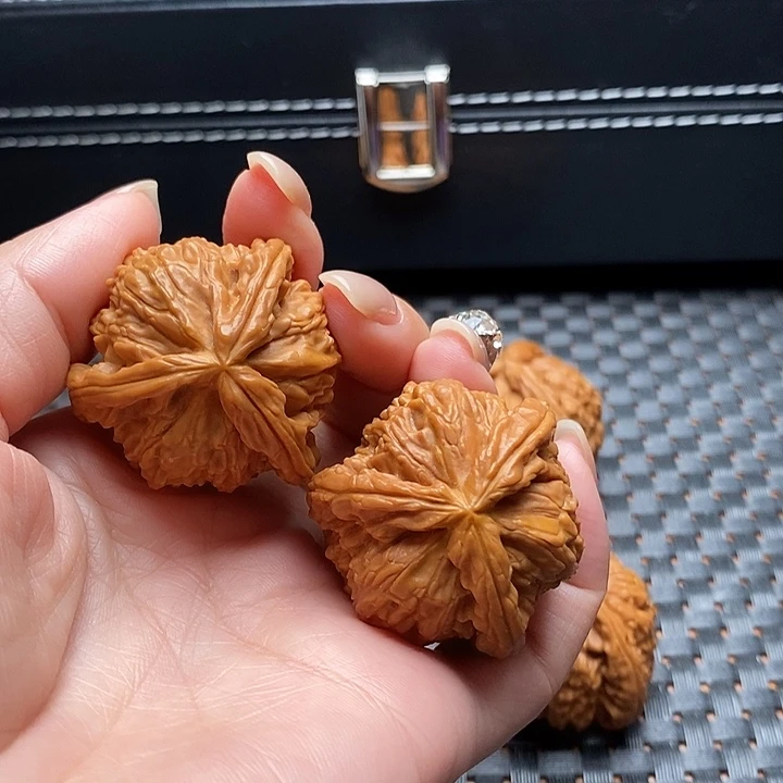 暖***羊吊坠文玩核桃38尺