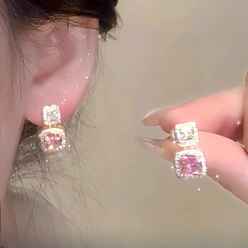 铜合金耳饰 爆闪粉色闪锆方糖耳钉女轻奢小众设计高级感百搭耳饰
