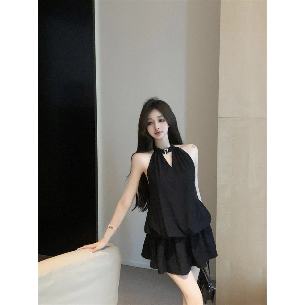 纯欲性感挂脖镂空露背露肩连衣裙夏季小众高级感气质设计感小黑裙