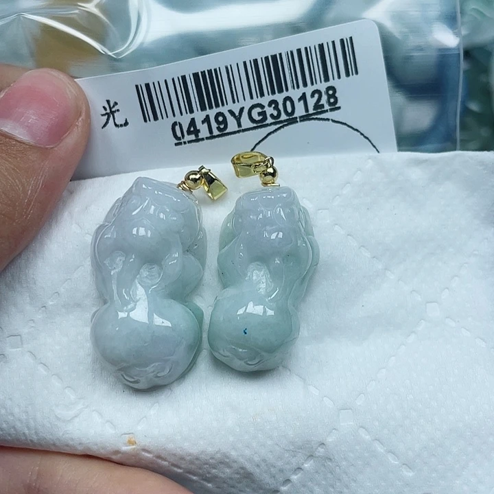 翡翠未镶嵌吊坠(不含链)（**）