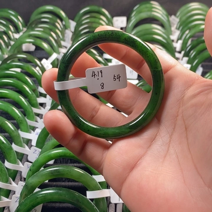 和田玉（碧玉）手镯未镶嵌54+