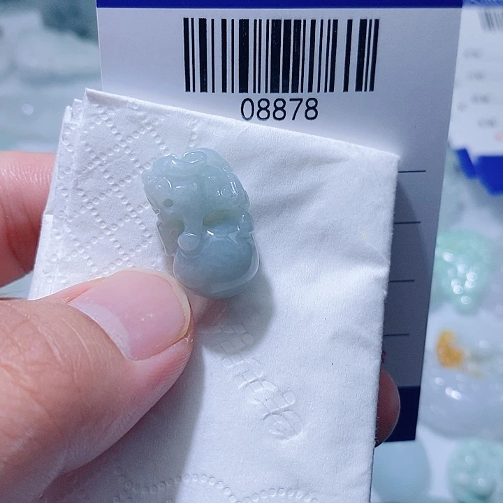 翡翠未镶嵌颈饰小