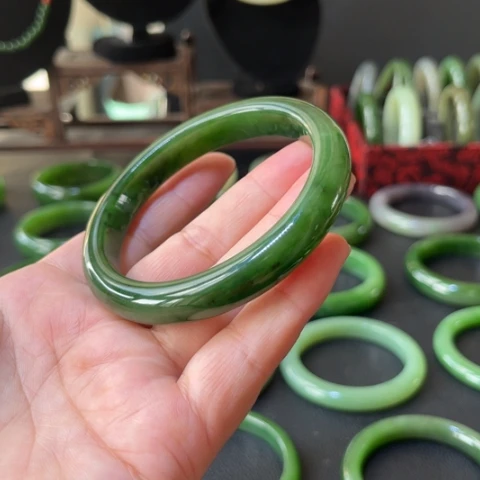 未镶嵌手镯和田玉（碧玉）