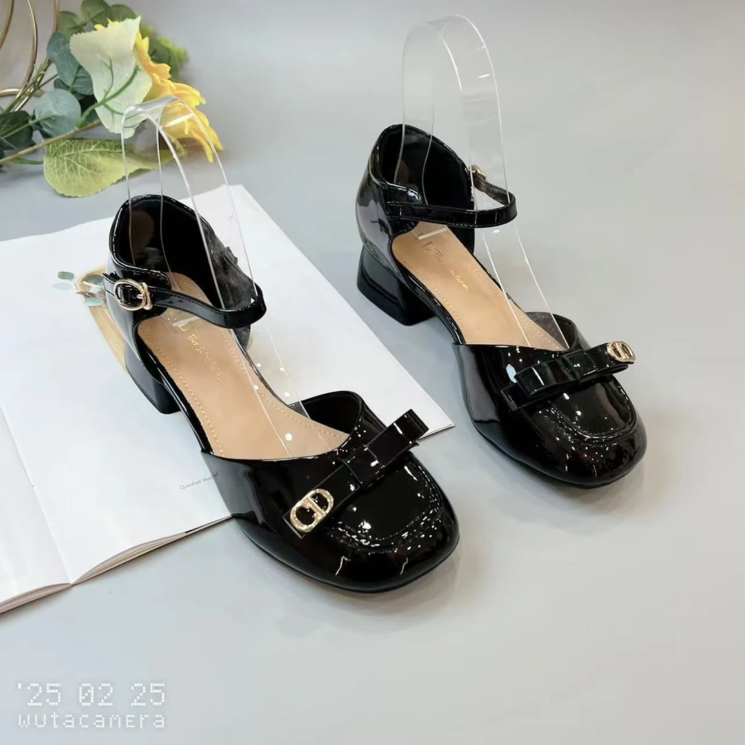 67902 新款上新显瘦气质百搭粗跟时尚包头中空鞋