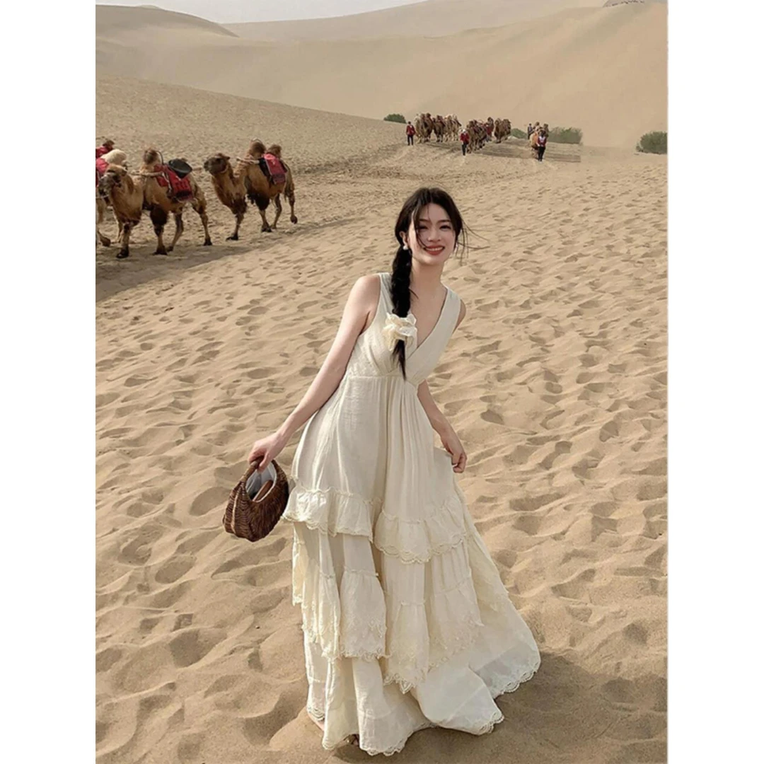 法式度假风V领无袖露背蛋糕长裙女夏季优雅气质木耳边杏色连衣裙