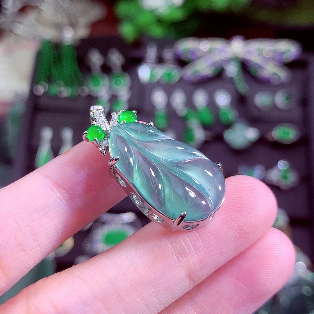 颈饰未镶嵌翡翠天然