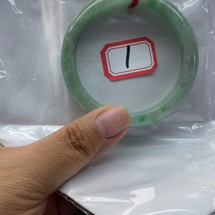 宋***珍翡翠手镯未镶嵌翡翠