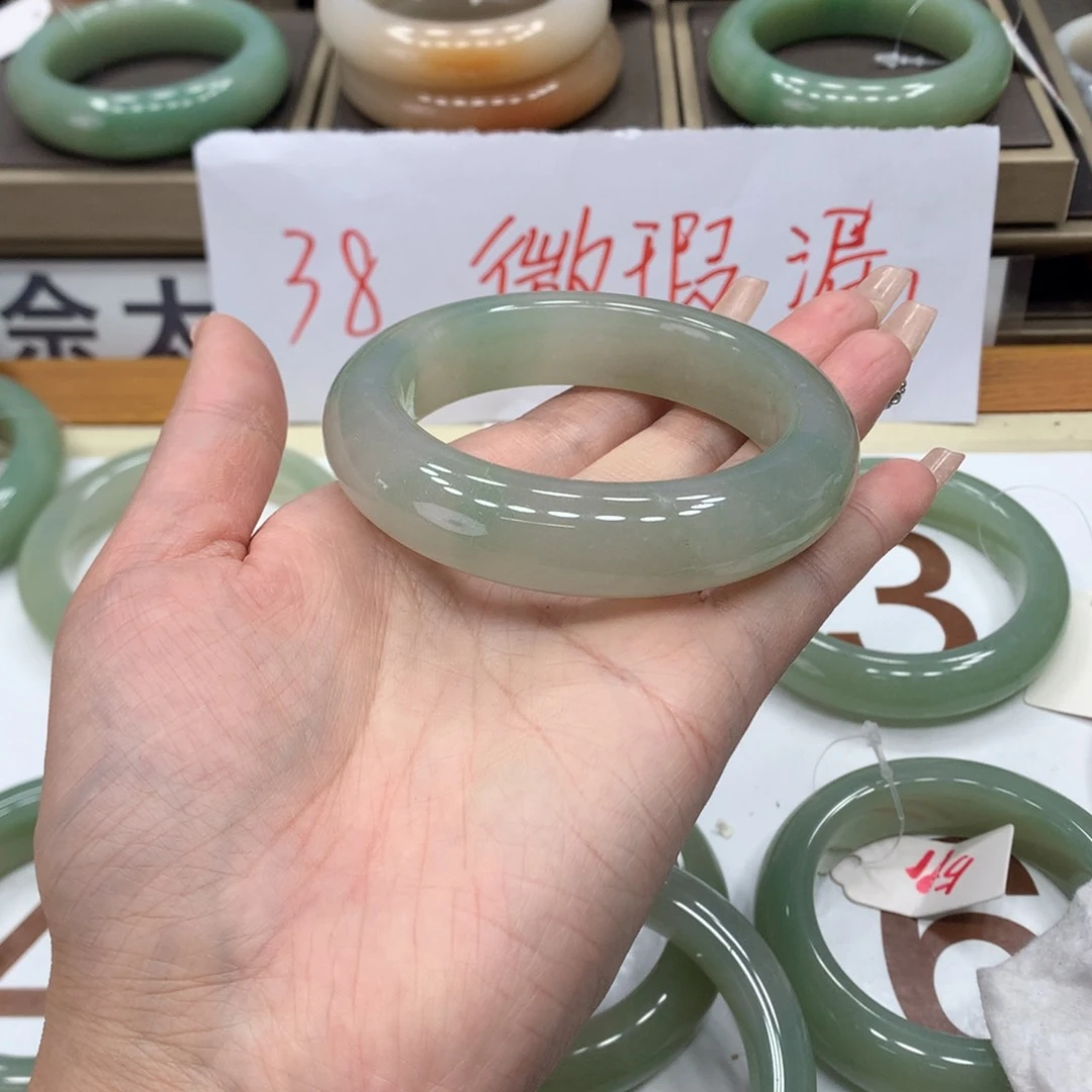 石英质玉手镯未镶嵌沈*