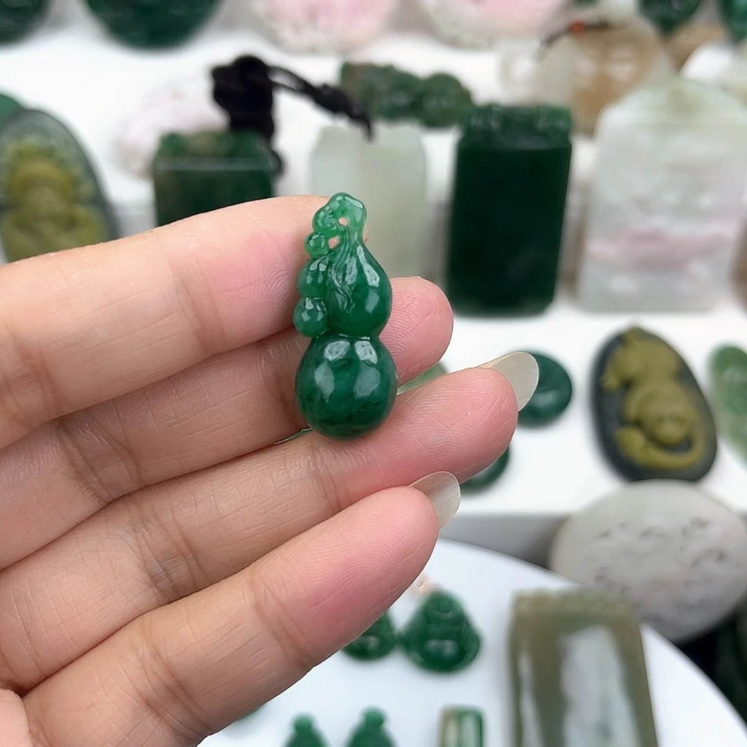 江***果独山玉未镶嵌颈饰