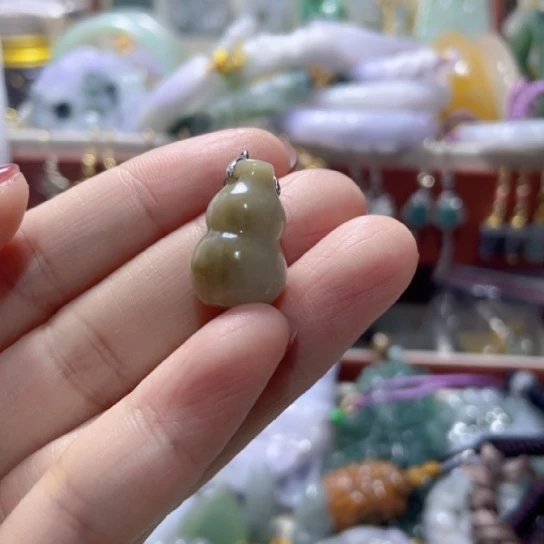 翡翠未镶嵌颈饰葫芦吊坠