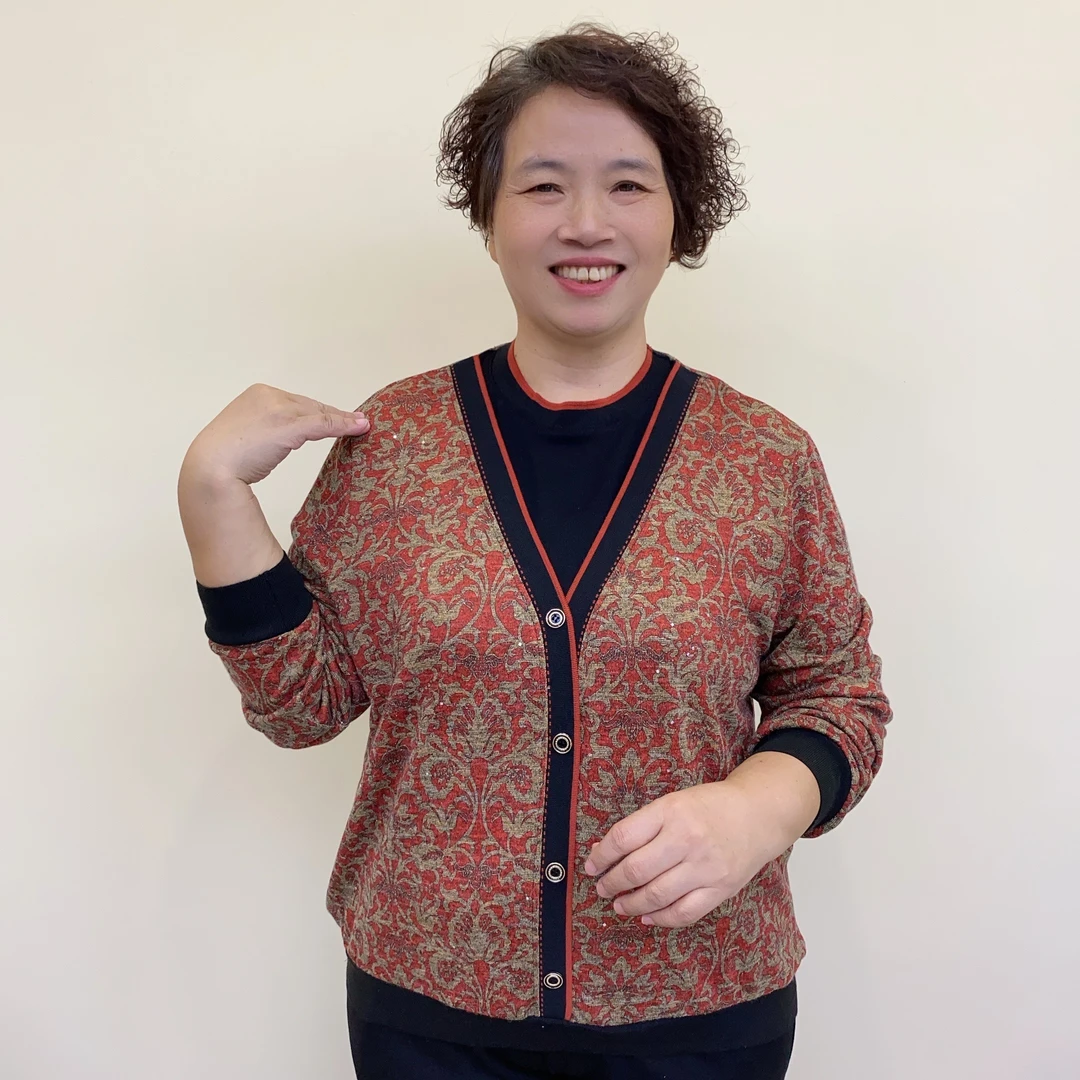 妈妈秋装中老年女装常规休闲风圆领碎花时尚遮肉显瘦打底衫6610
