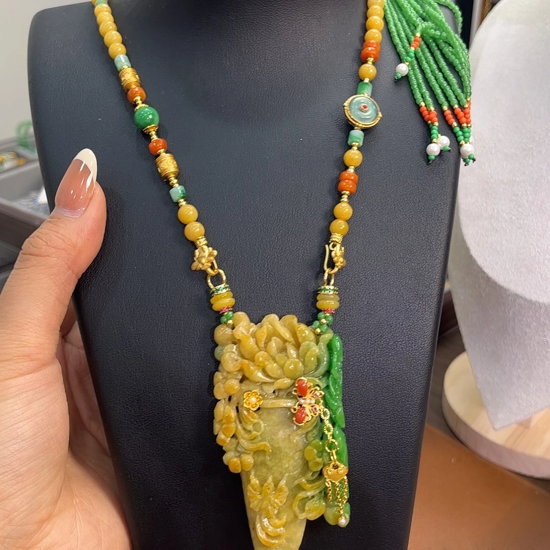 翡翠未镶嵌颈饰炸