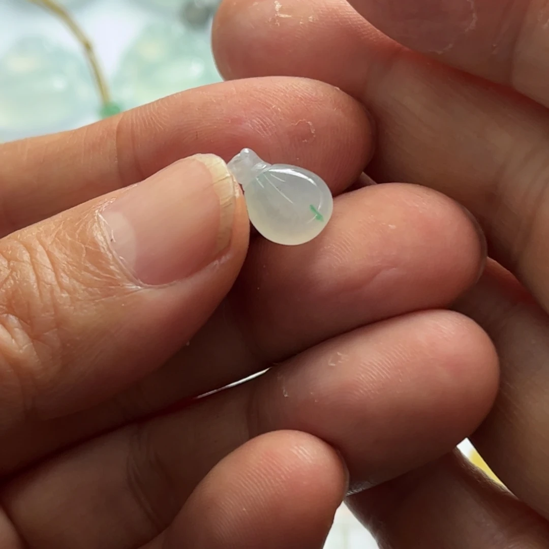 翡翠未镶嵌颈饰钱袋