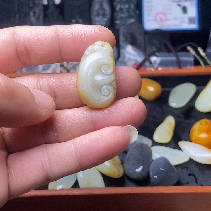 颈饰未镶嵌和田玉