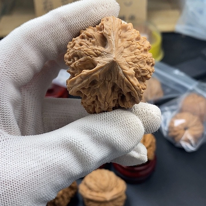 奥***噢文玩核桃吊坠磕碰不退不换