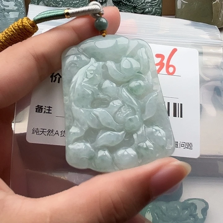 翡翠未镶嵌颈饰挂件