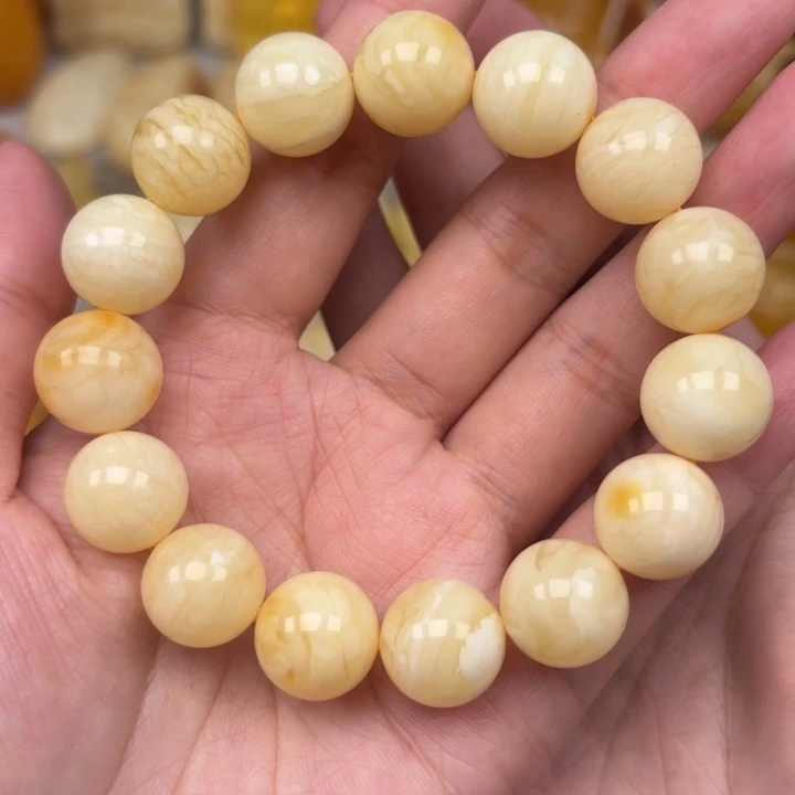 琥珀未镶嵌颈饰蜜蜡