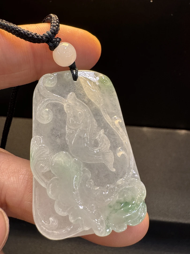 天然翡翠A货年年有余吊坠尺寸：44.7*29.5*7.8
