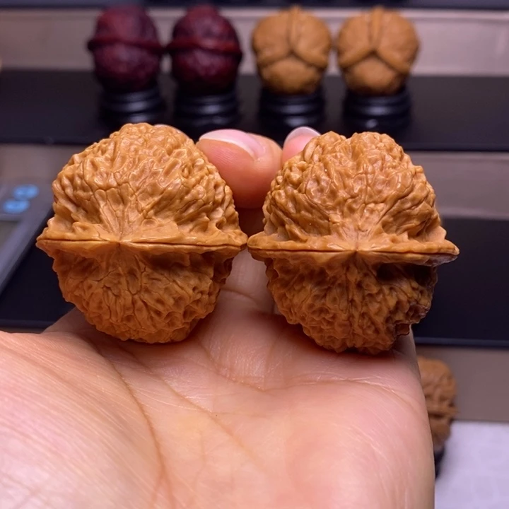 文玩核桃把件绣花鞋63