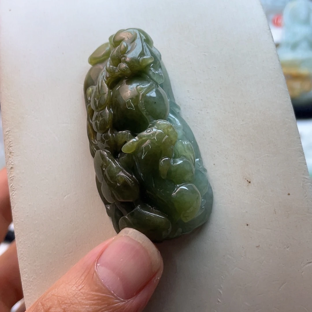 【闪购商品】翡翠未镶嵌颈饰抱球貔貅