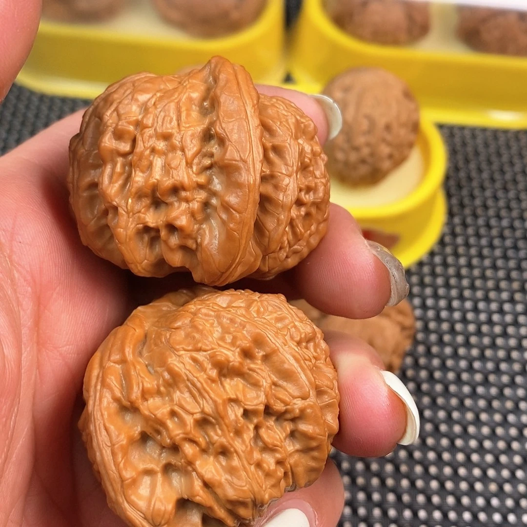 文玩核桃吊坠音*。白狮子