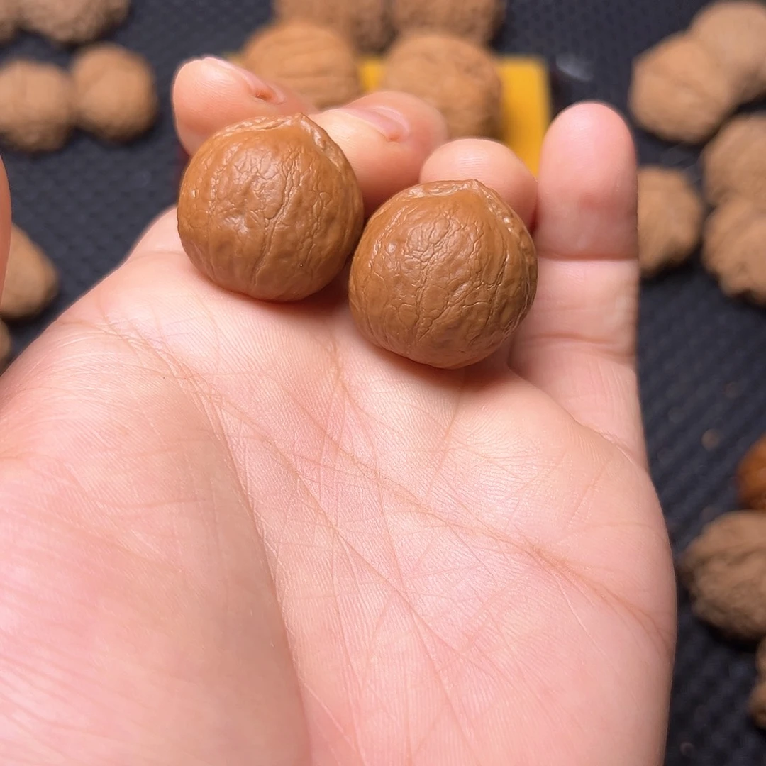 文玩核桃吊坠舍利