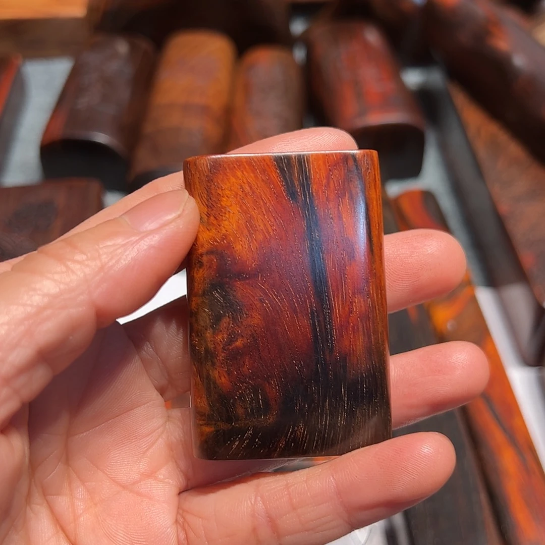 交趾黄檀（大红酸枝）三**泰