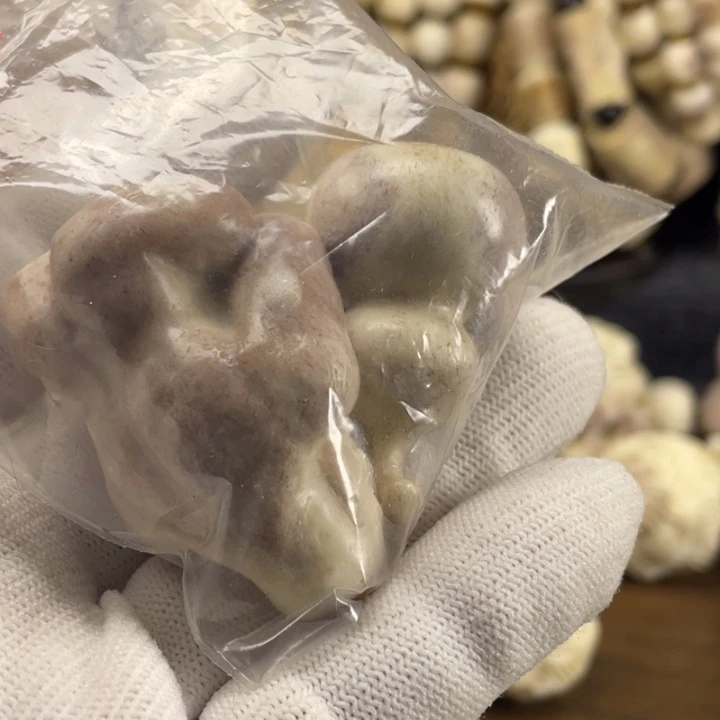 “***”皮质非金属配饰鹿角雕刻一起