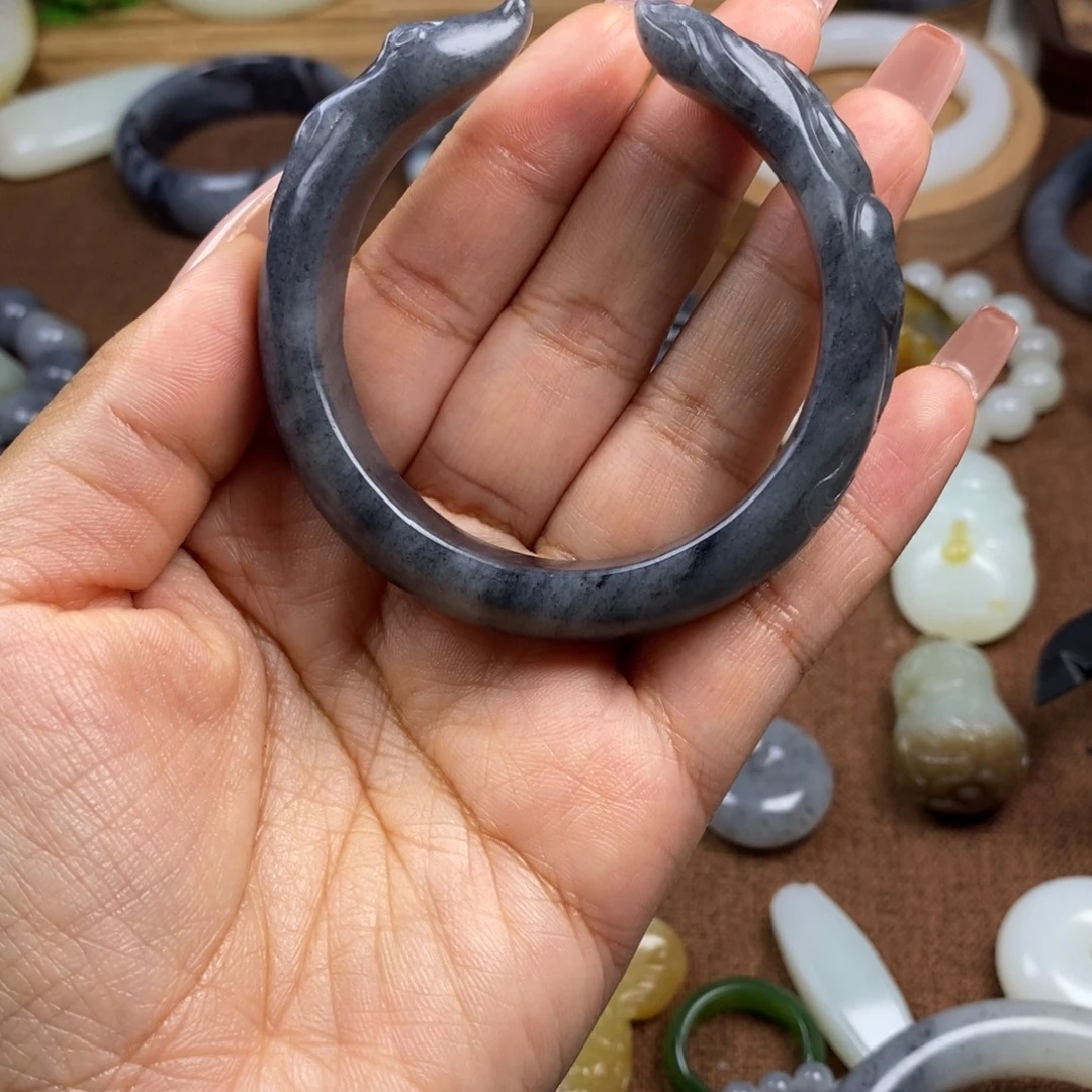 ****佳和田玉未镶嵌颈饰