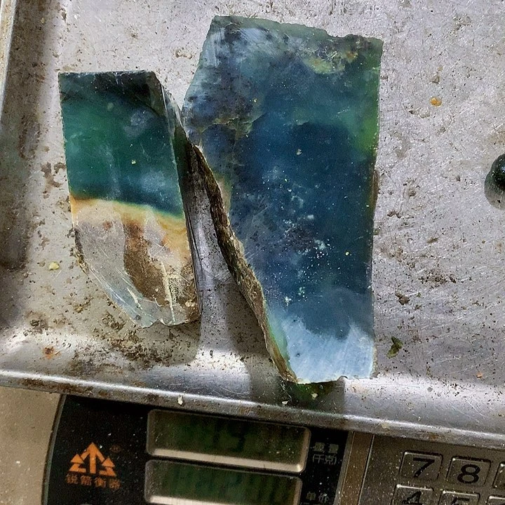 未镶嵌蛇纹石玉珠宝奇石