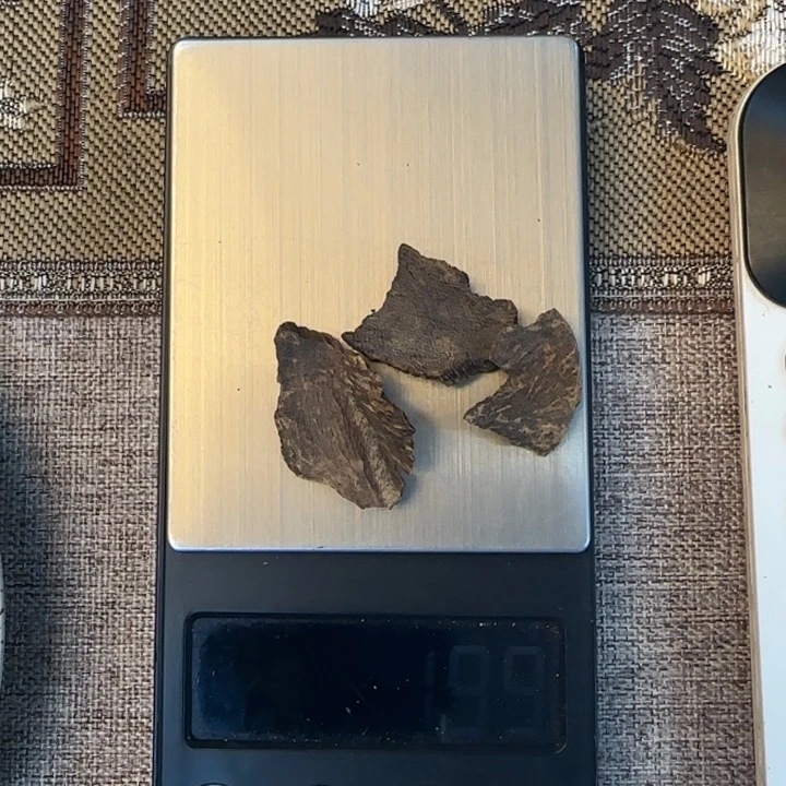 沉香摆件霸王岭沉水包头1.99克