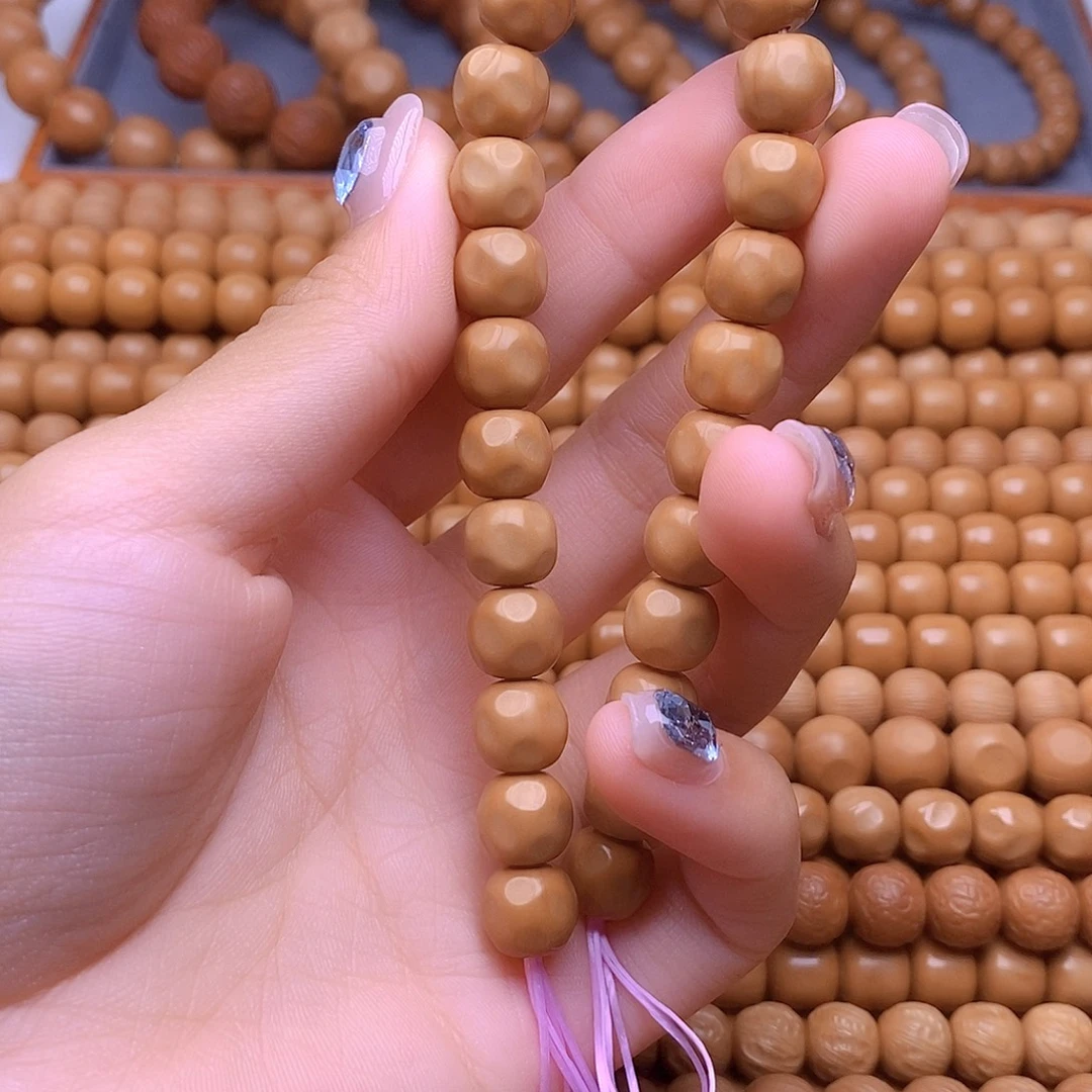 用***7雕刻老型手串核桃