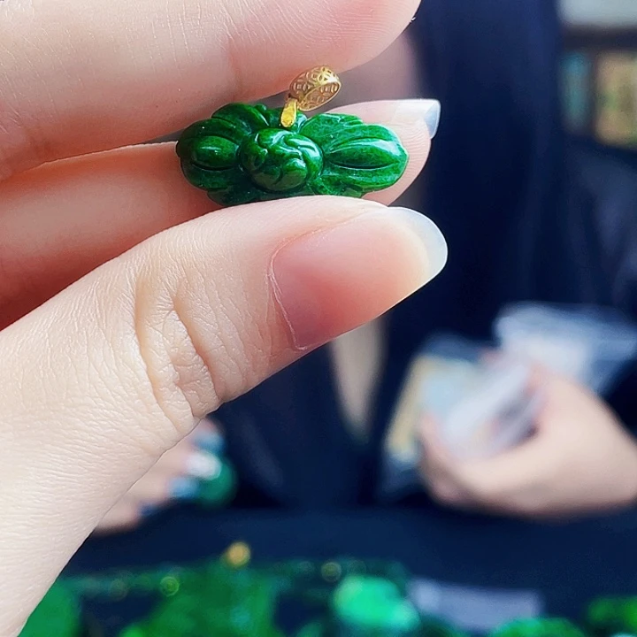 翡翠18K金镶嵌颈饰多样性