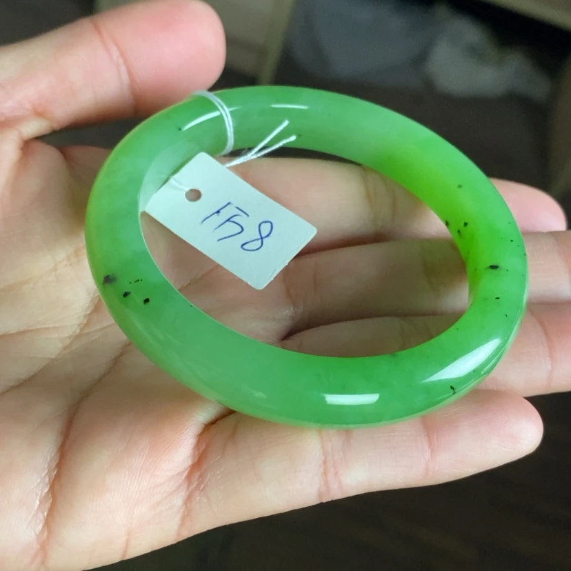 【闪购商品】未镶嵌手镯和田玉（碧玉）