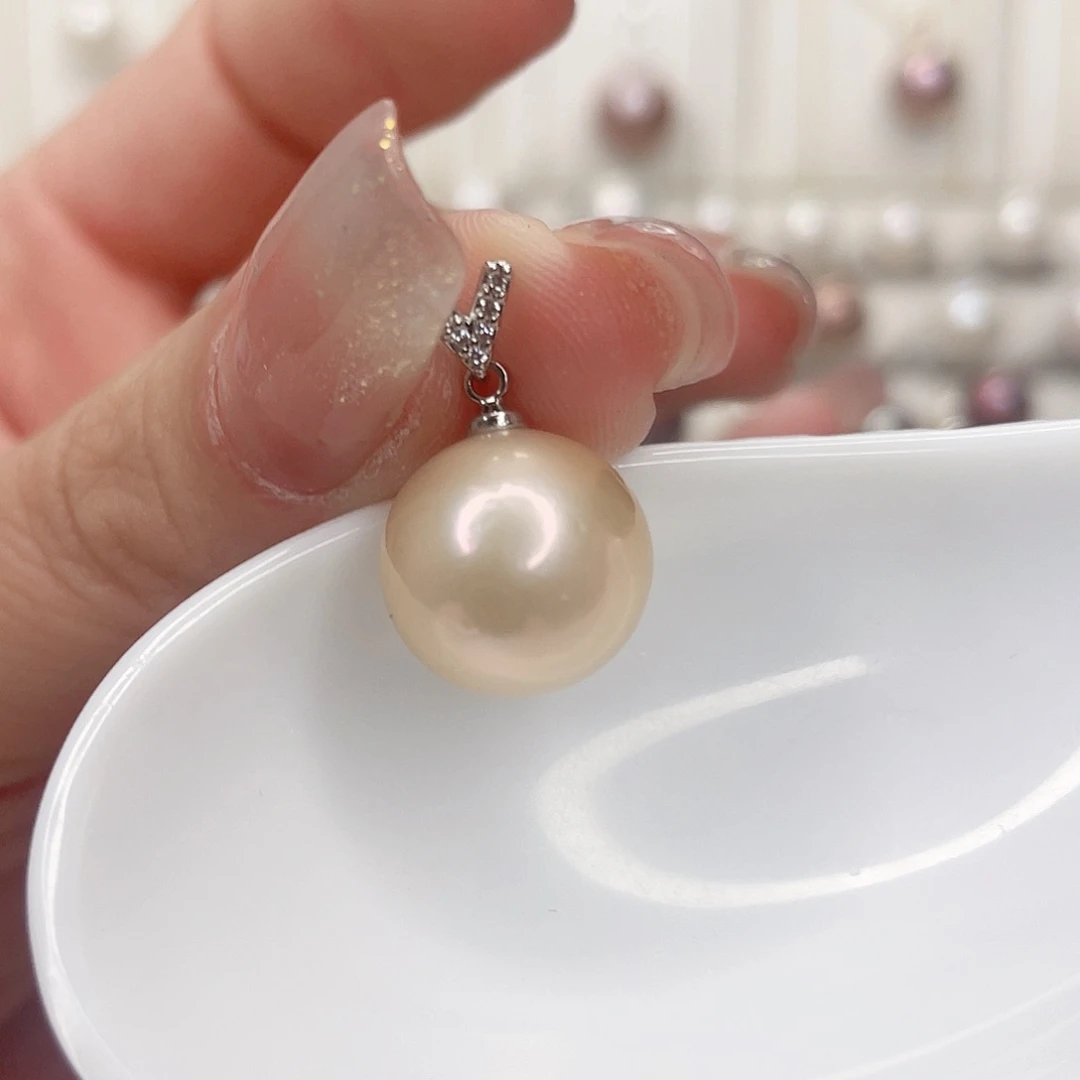 淡水珍珠吊坠(赠链)未镶嵌