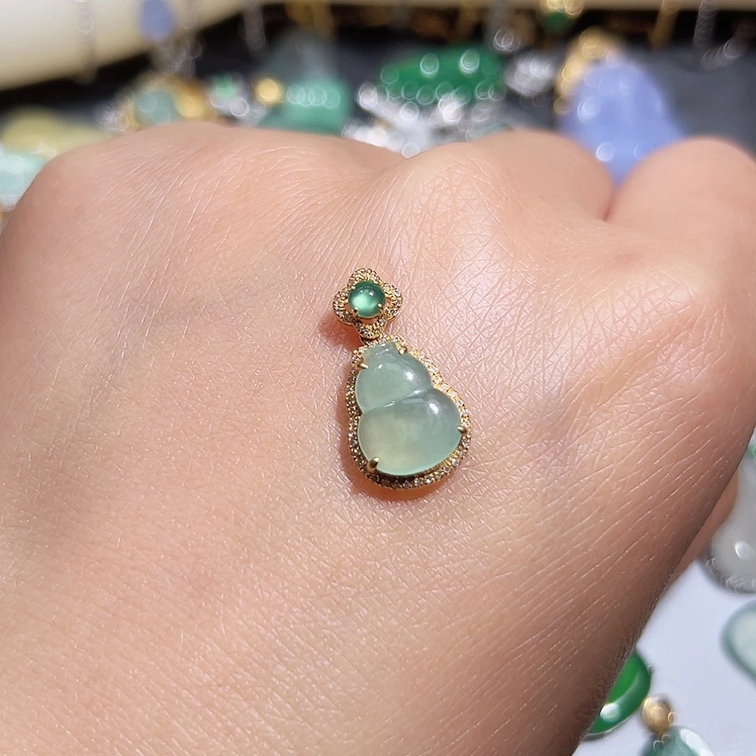 翡翠吊坠(不含链)18K金镶嵌