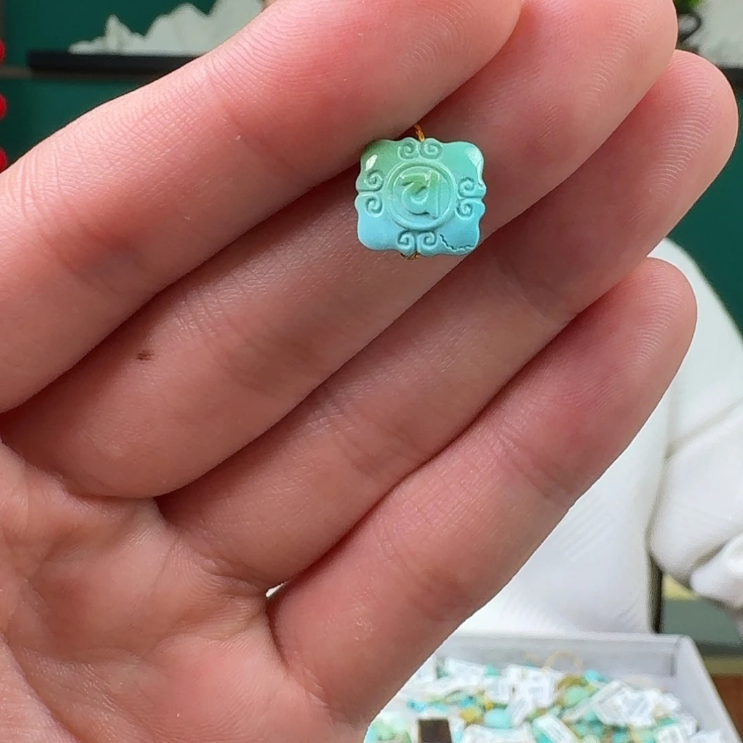 绿松石未镶嵌珠宝奇石