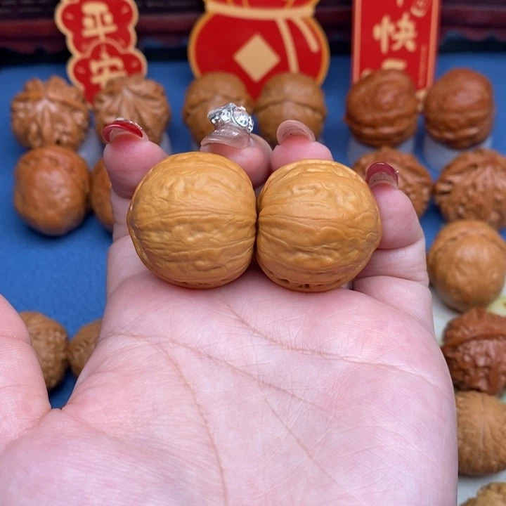 文玩核桃把件光头元宝