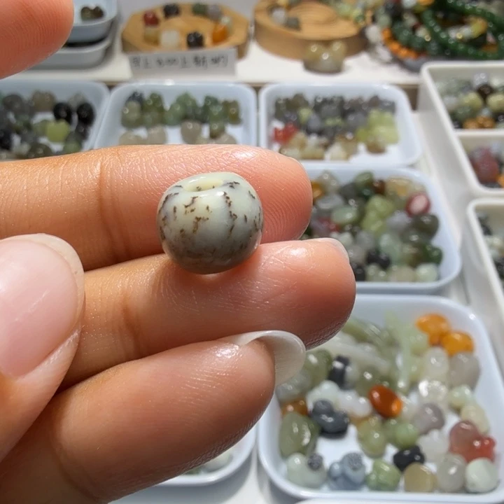 和田玉未镶嵌珠宝奇石