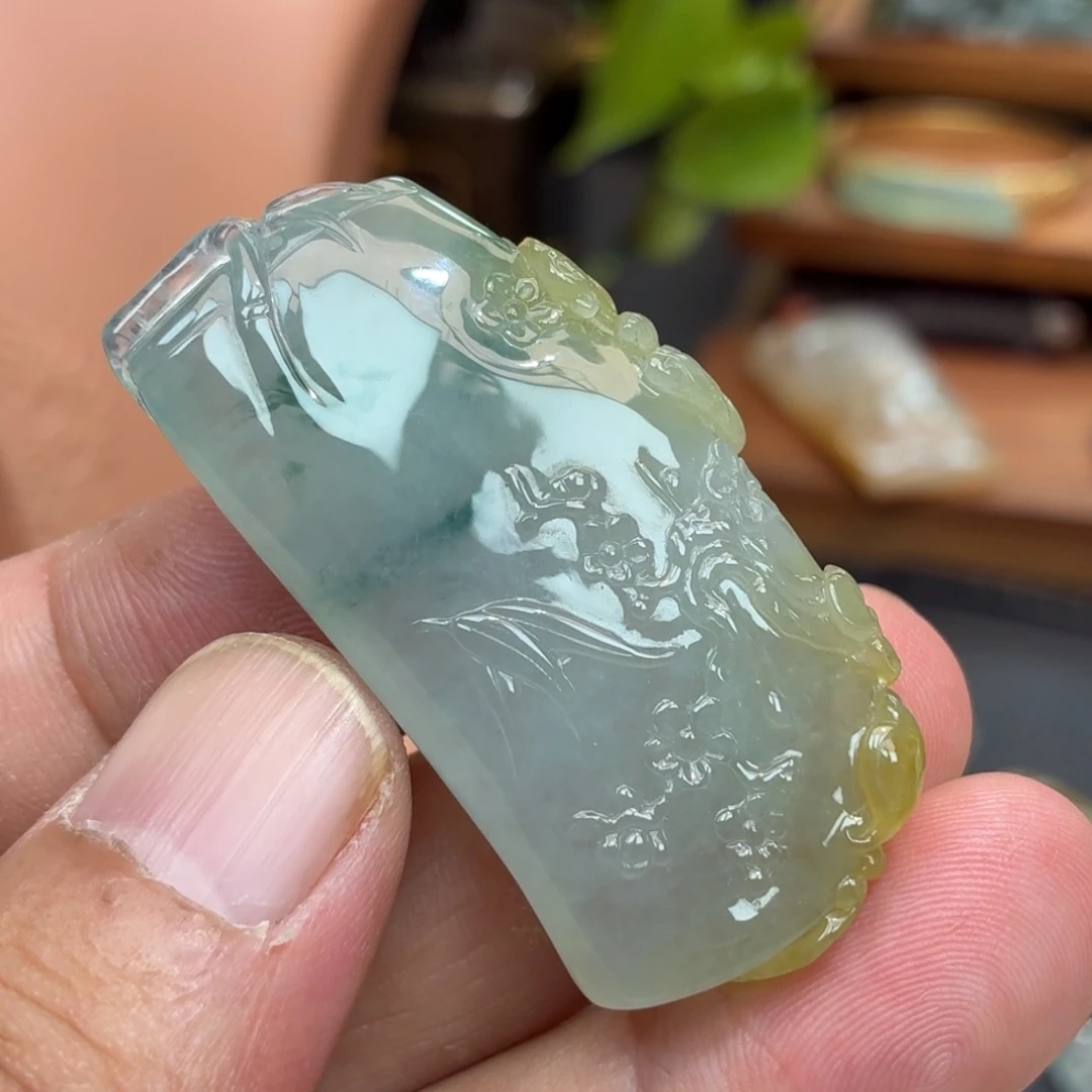 翡翠未镶嵌颈饰挂件