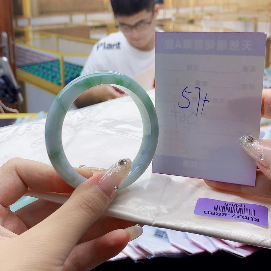 翡翠手镯未镶嵌000……