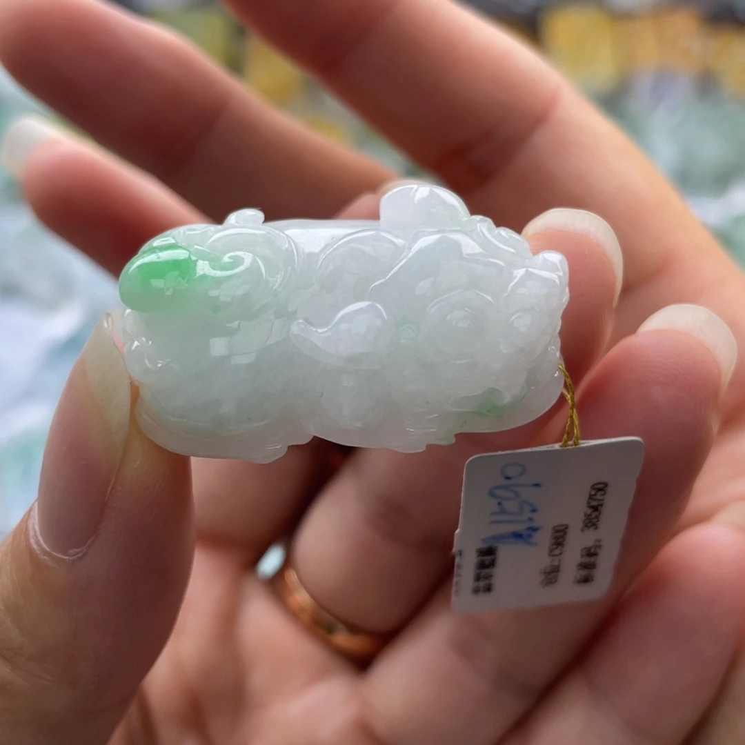 翡翠未镶嵌颈饰貔貅