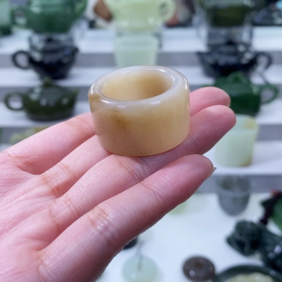 浊***o和田玉未镶嵌挂件扳指