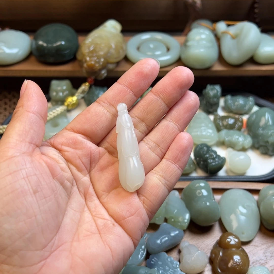 和田玉未镶嵌把件