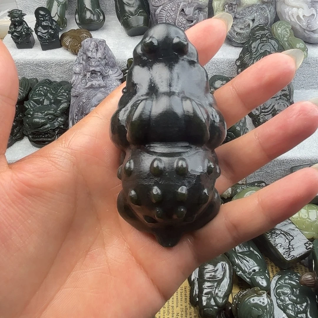 颈饰未镶嵌和田玉（糖玉）