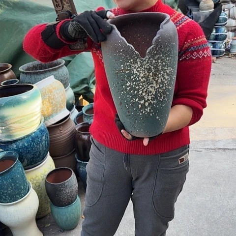 口17高33瑕疵盆子。